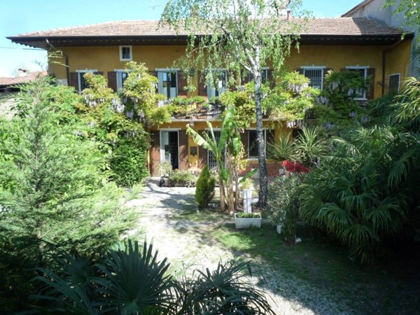 casa indipendente in vendita a Varallo Pombia