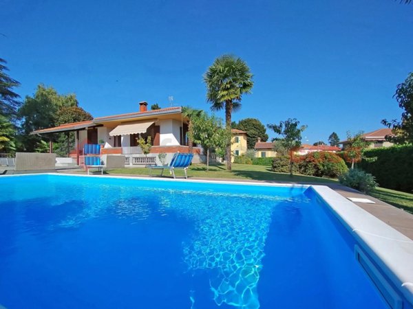 casa indipendente in vendita a Varallo Pombia