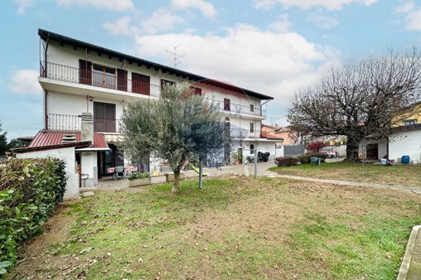 casa indipendente in vendita a Varallo Pombia