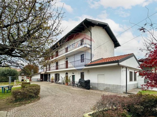 casa indipendente in vendita a Varallo Pombia