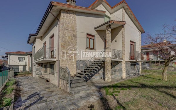 casa indipendente in vendita a Varallo Pombia