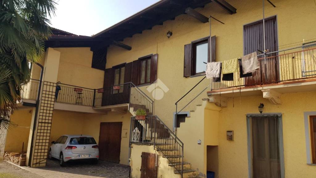 quadrivano in vendita a Varallo Pombia