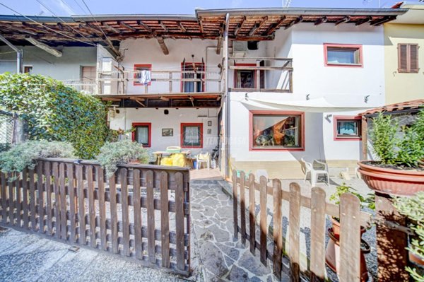 casa indipendente in vendita a Varallo Pombia