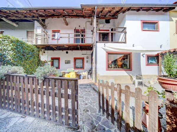casa indipendente in vendita a Varallo Pombia