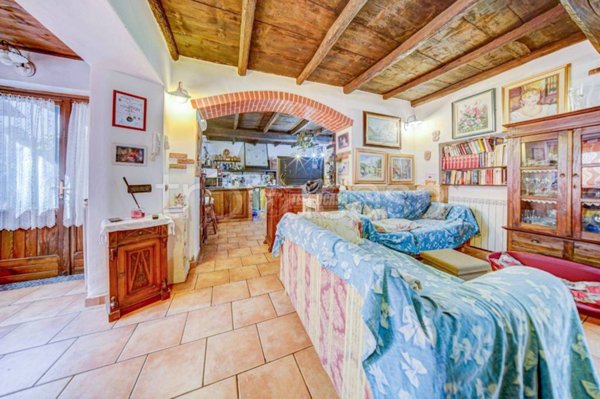 casa indipendente in vendita a Varallo Pombia