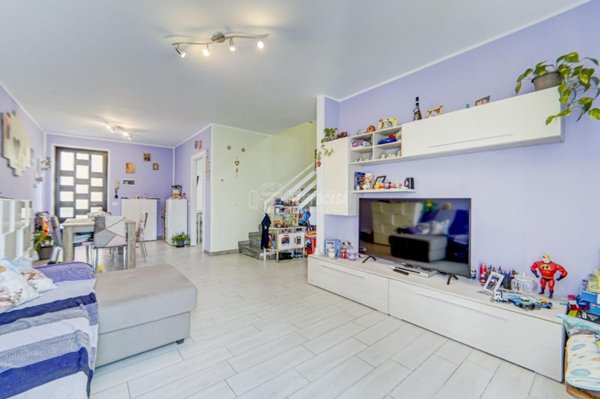 casa indipendente in vendita a Varallo Pombia