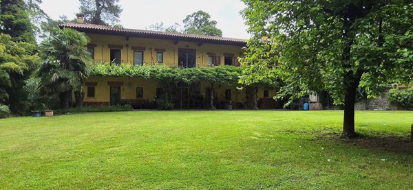 casa indipendente in vendita a Varallo Pombia