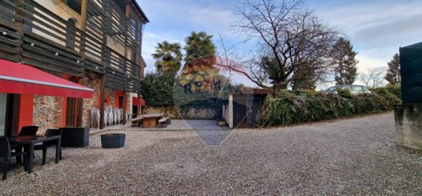 negozio in vendita a Varallo Pombia