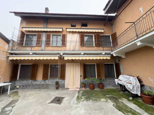 casa indipendente in vendita a Varallo Pombia
