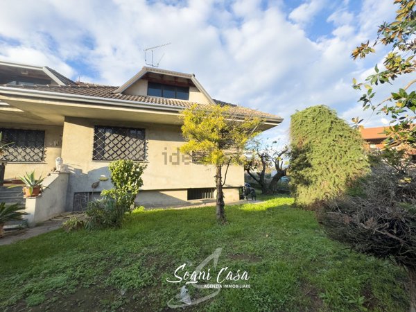 casa indipendente in vendita a Varallo Pombia