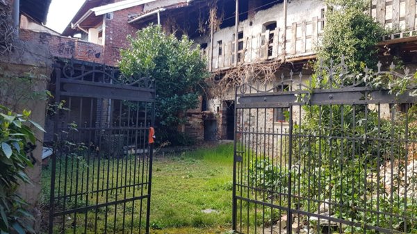 casale in vendita a Varallo Pombia