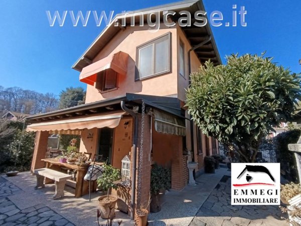 casa indipendente in vendita a Varallo Pombia