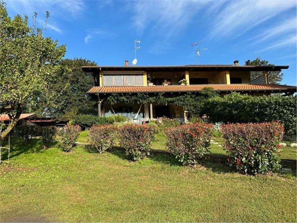 casa indipendente in vendita a Varallo Pombia