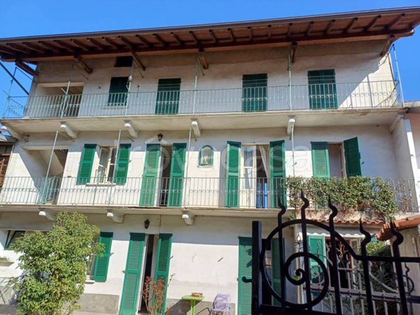 casa indipendente in vendita a Varallo Pombia