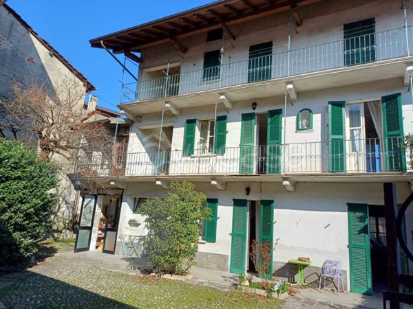 casa indipendente in vendita a Varallo Pombia
