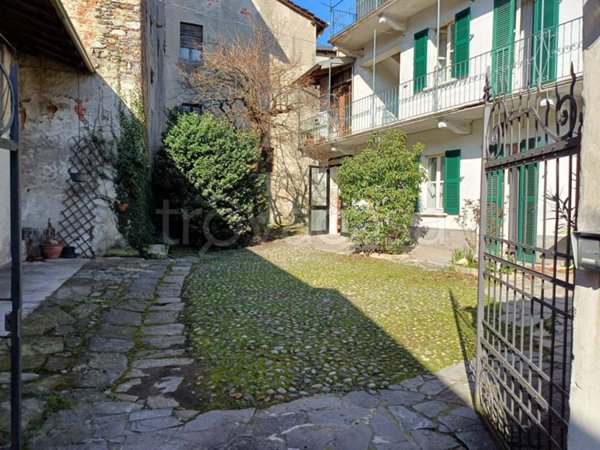 casa indipendente in vendita a Varallo Pombia