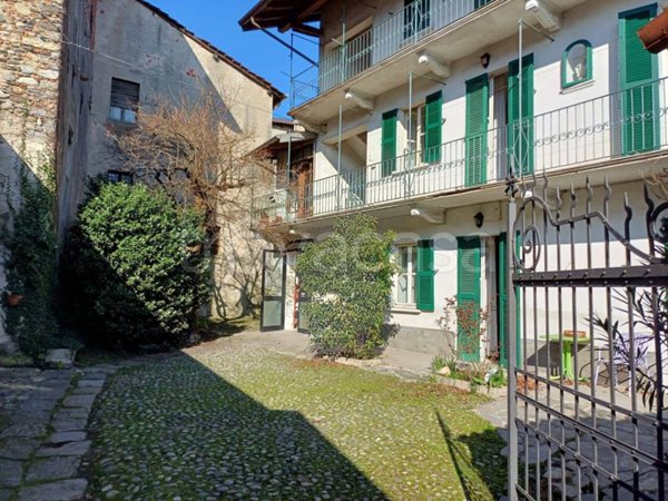 casa indipendente in vendita a Varallo Pombia