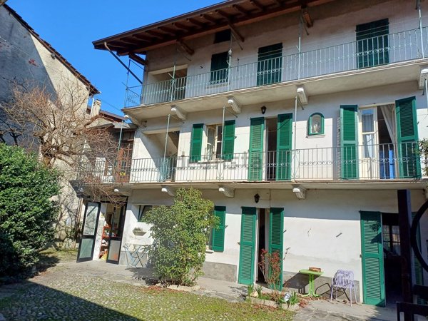 casa indipendente in vendita a Varallo Pombia
