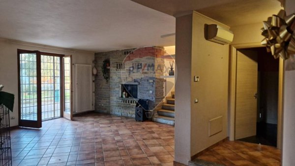 casa indipendente in vendita a Varallo Pombia