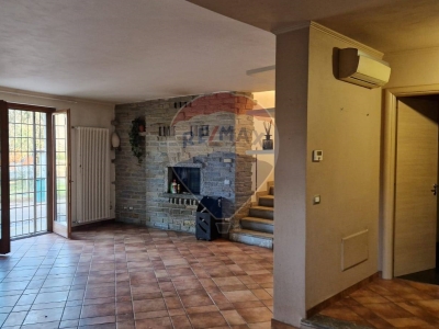 casa indipendente in vendita a Varallo Pombia