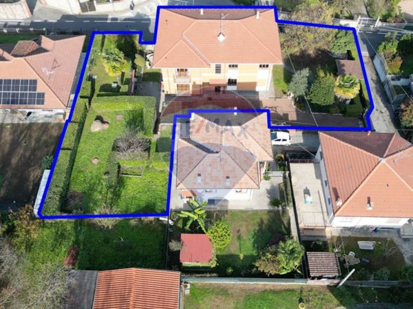 casa indipendente in vendita a Varallo Pombia