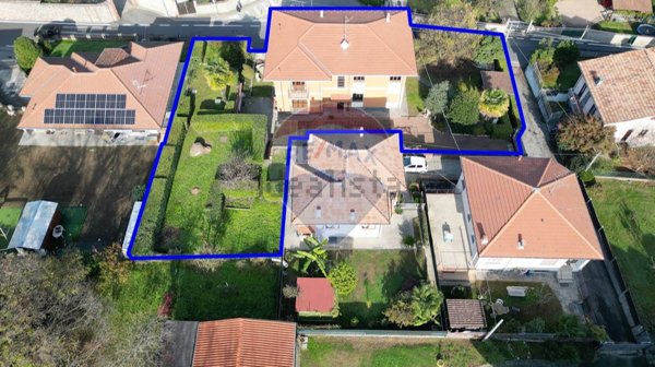 casa indipendente in vendita a Varallo Pombia