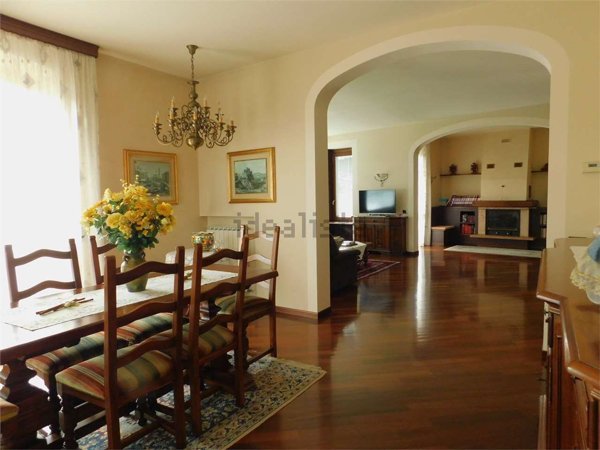casa indipendente in vendita a Varallo Pombia