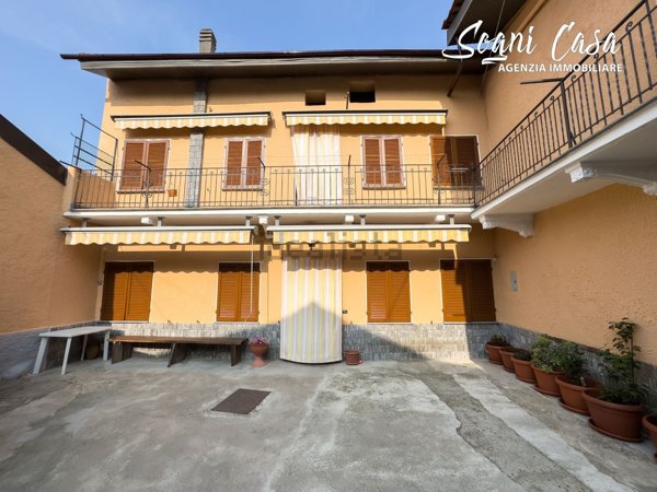 casa indipendente in vendita a Varallo Pombia