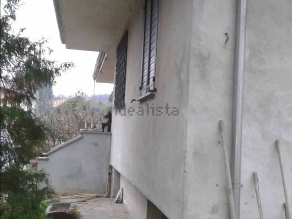 casa indipendente in vendita a Varallo Pombia