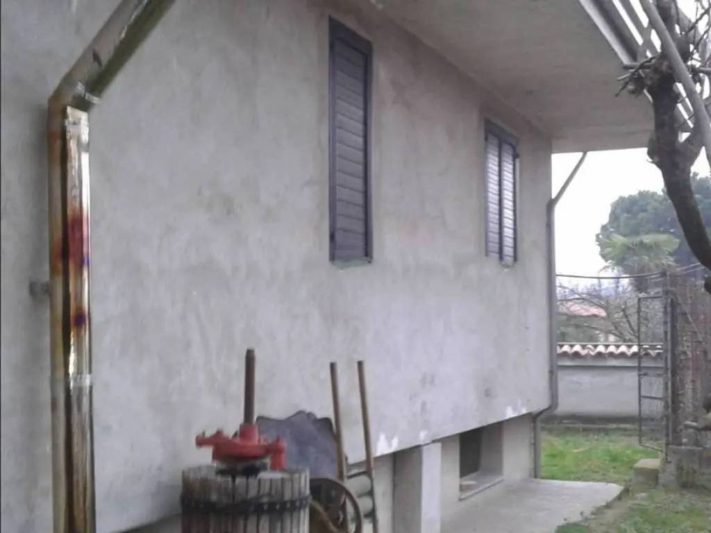 casa indipendente in vendita a Varallo Pombia