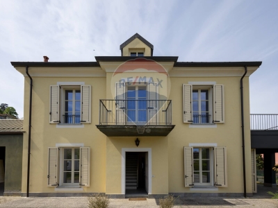 casa indipendente in vendita a Varallo Pombia