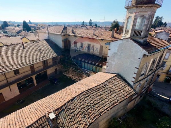 casa indipendente in vendita a Varallo Pombia