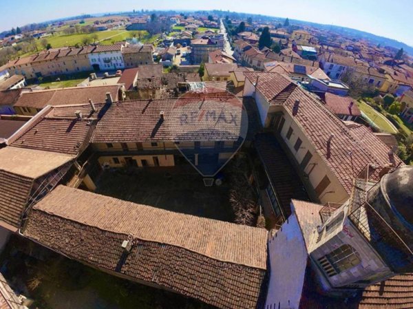 casa indipendente in vendita a Varallo Pombia
