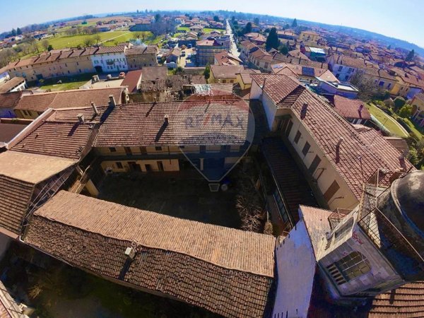 casa indipendente in vendita a Varallo Pombia