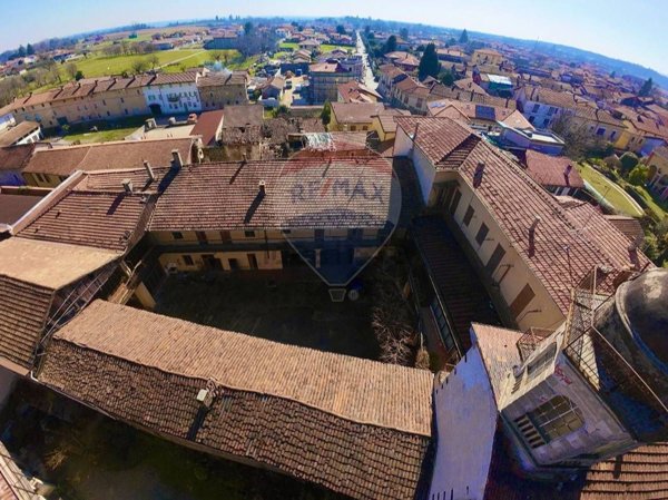 casa indipendente in vendita a Varallo Pombia