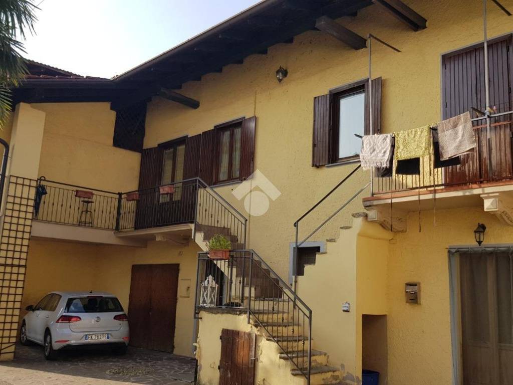 quadrivano in vendita a Varallo Pombia