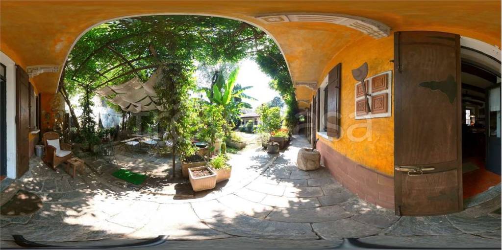 casa indipendente in vendita a Varallo Pombia