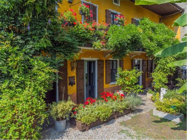 casale in vendita a Varallo Pombia
