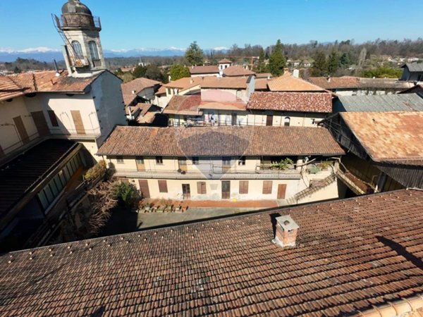 locale commerciale in vendita a Varallo Pombia