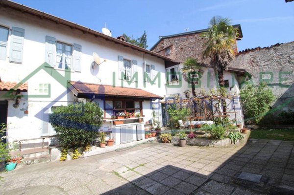 casa indipendente in vendita a Varallo Pombia
