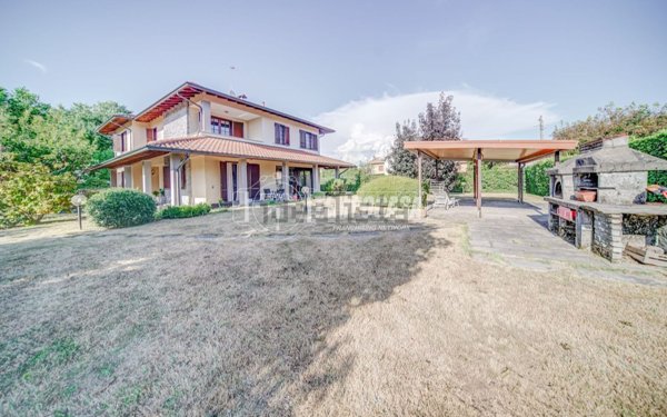 casa indipendente in vendita a Varallo Pombia