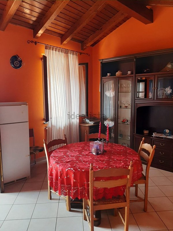 casa indipendente in vendita a Varallo Pombia