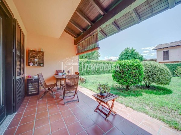 casa indipendente in vendita a Varallo Pombia