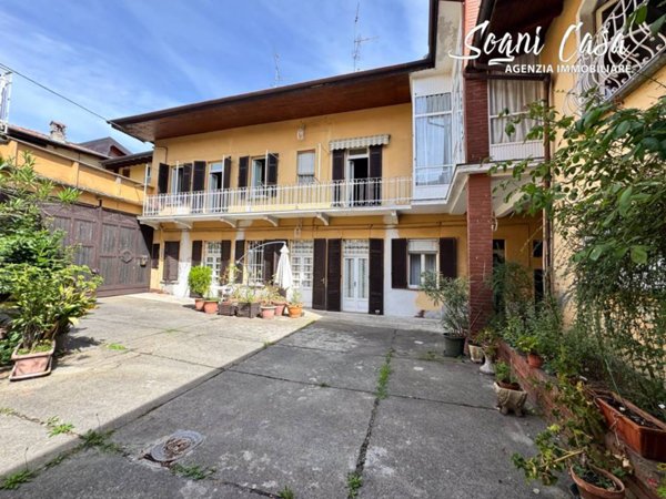 casa indipendente in vendita a Varallo Pombia