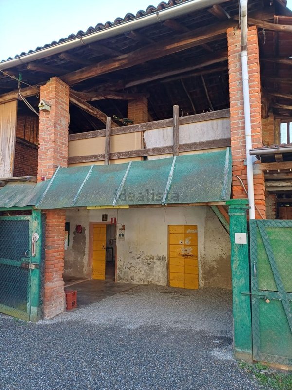 quadrivano in vendita a Varallo Pombia