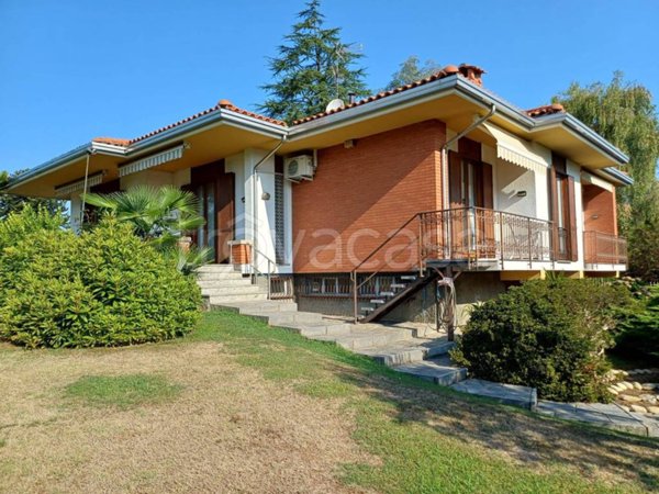 casa indipendente in vendita a Varallo Pombia