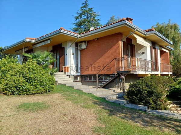 casa indipendente in vendita a Varallo Pombia