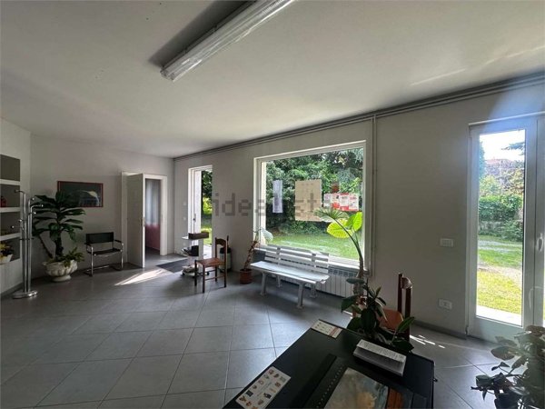 casa indipendente in vendita a Varallo Pombia