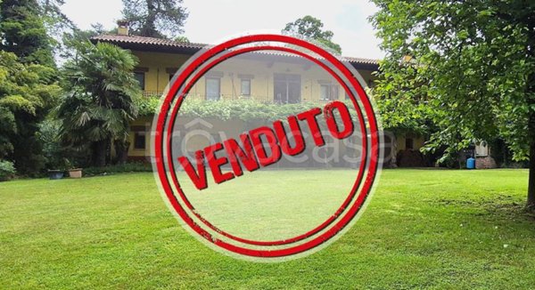 casa indipendente in vendita a Varallo Pombia