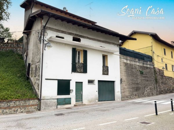 casa indipendente in vendita a Varallo Pombia